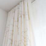 Nachtvorhang PIACENZA weiss mit Blumenmuster