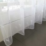 Vorhänge im Landhausstil.