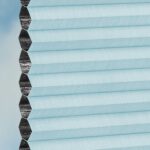 Stoff vom Wabenplissee DUETTE® EOS® FIXÉ ELAN DARK in Hellblau [3749]