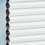 Stoff vom Wabenplissee DUETTE® EOS® FIXÉ ELAN DARK in Weissgrau [3701]