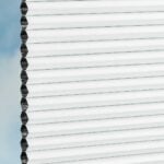 Stoffmuster vom Wabenplissee DUETTE® EOS® FIXÉ ELAN DARK in Weissgrau [3701]