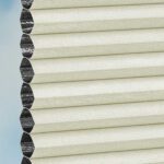 Stoff vom Wabenplissee DUETTE® EOS® FIXÉ UNIX DARK in Creme [7412]