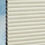 Stoffmuster vom Wabenplissee DUETTE® EOS® FIXÉ UNIX DARK in Creme [7412]