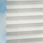 Plissée EOS® FORECAST DUSTBLOCK® FR in Weissgrau [2524] Stoffmuster