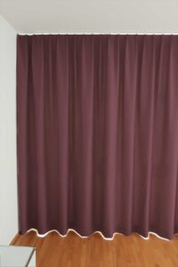 Verdunkelungsvorhang MONTREUX in Violett [334] Raumansicht