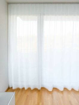 Tagesvorhang MADRID CONTRACT FR Fischbacher 1819 in Weiss [100] - Vorhang geschlossen