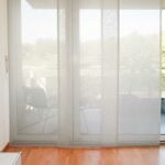 Flächenvorhang HAMAL in Grau [405] - Raumansicht