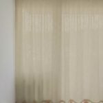Nachtvorhang BRIENZ in Graubeige [140] - Raumansicht