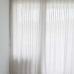 Tag-/Nachtvorhang SURSEE in Weissgrau [156] - Raumansicht