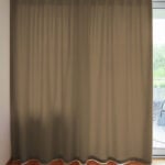 Nachtvorhang MANTUA in Dunkelbraun [021] - Raumansicht