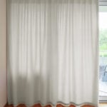 Nachtvorhang MANTUA in Grauweiss [092] - Raumansicht
