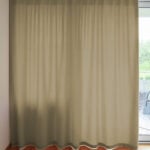 Nachtvorhang MANTUA in Grünbeige [091] - Raumansicht