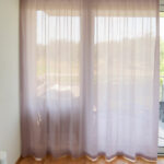 Tagesvorhang COLMAR in Perlrosa [010] - Raumansicht
