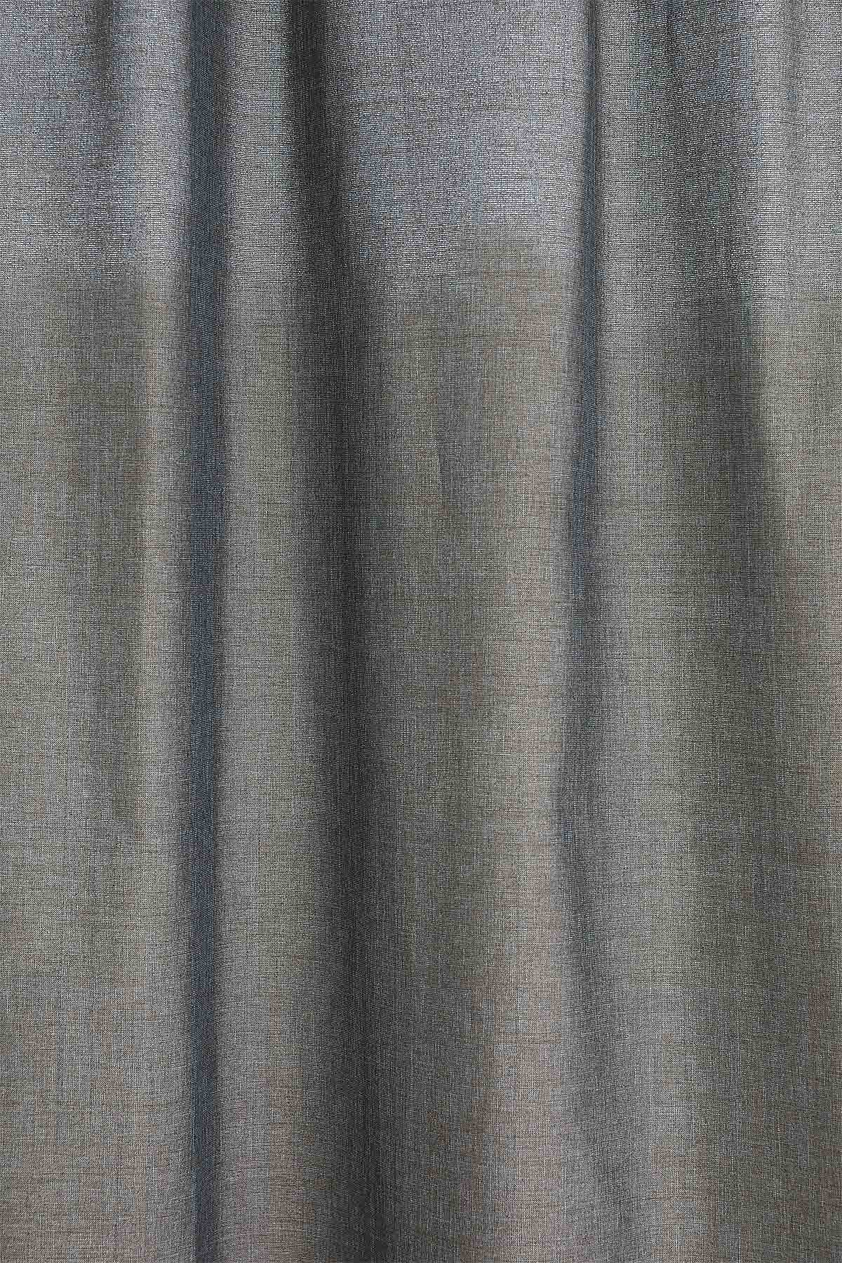 Nachtvorhang CASA Grau-Blau 0752 - Faltenwurf von vorne mit Durchblick Nachtvorhang CASA Grau-Blau 0752 - Faltenwurf von vorne mit Durchblick