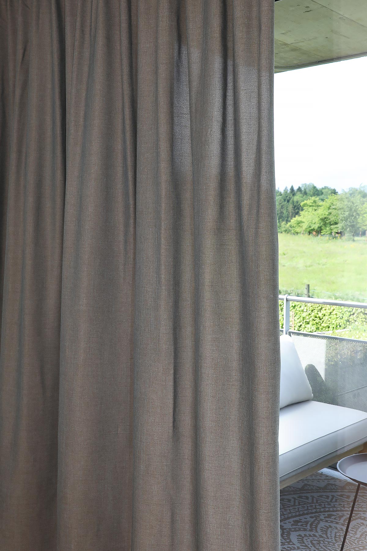 Nachtvorhang CASA Grau-Blau 0752 - Seitlich offen mit Ausblick Nachtvorhang CASA Grau-Blau 0752 - Seitlich offen mit Ausblick